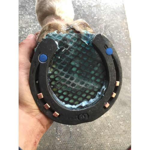 Клей для копыт Equimix HOOF PAD CS 178 мл (Эквимикс ПОДУШКА ДЛЯ КОПЫТ С СУЛЬФАТОМ МЕДИ)